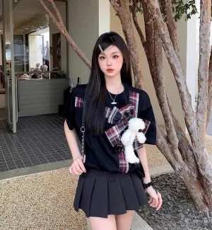 13DE MARZO Bear Gift Bow T-Shirt (Black)