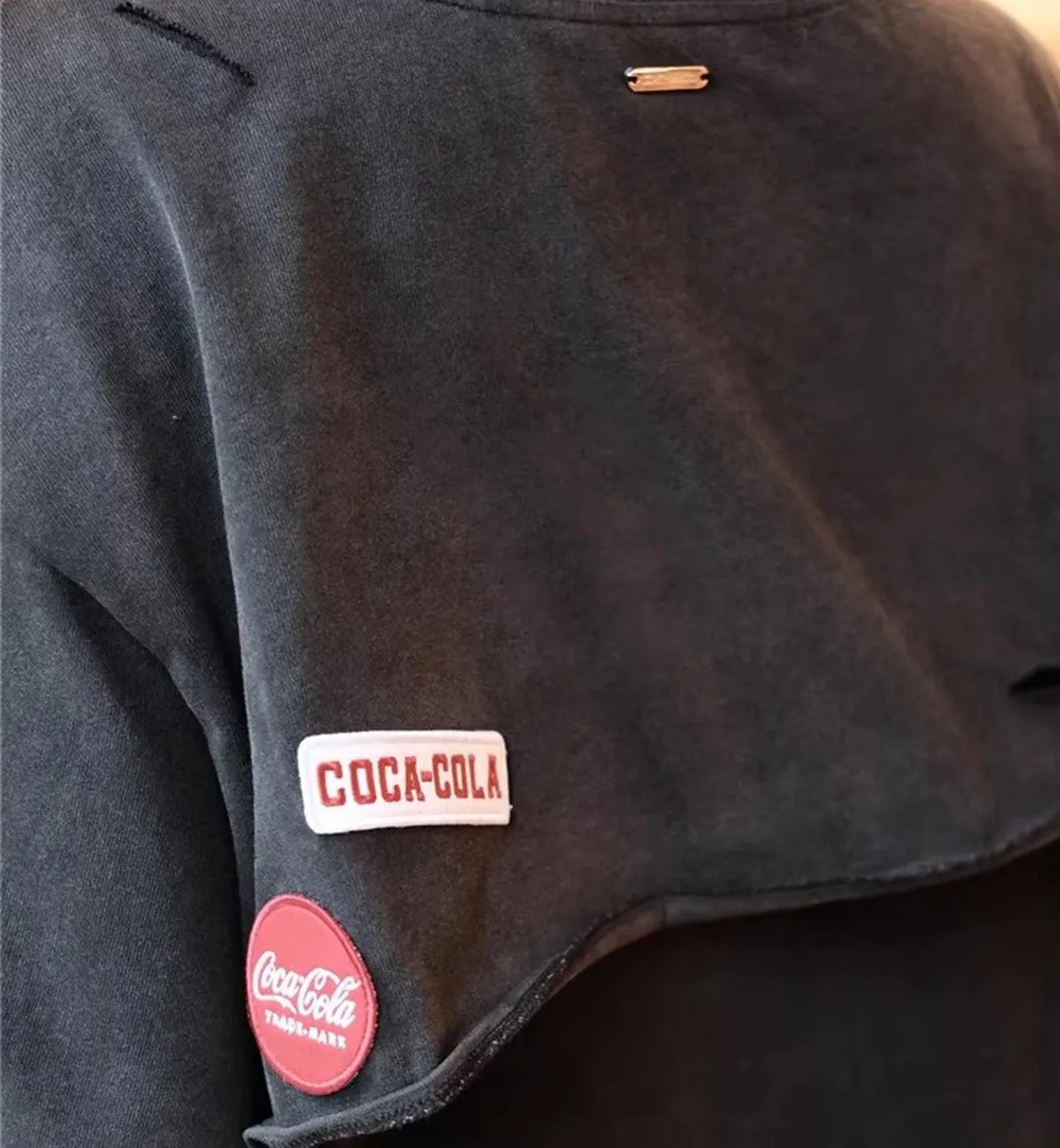 13DE MARZO x Coca-Cola Bear Layered Logo T-Shirt (Black)