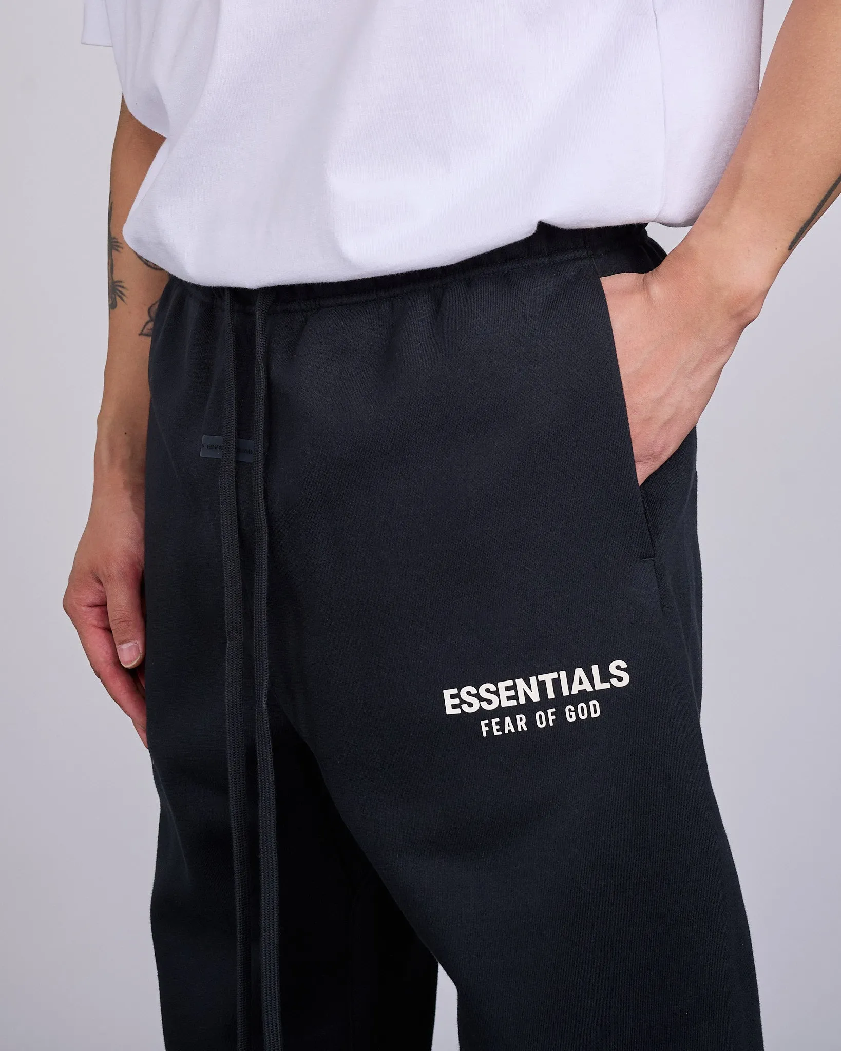 Fear of God Essentials Classic Sweatpant Bevel Jet Black