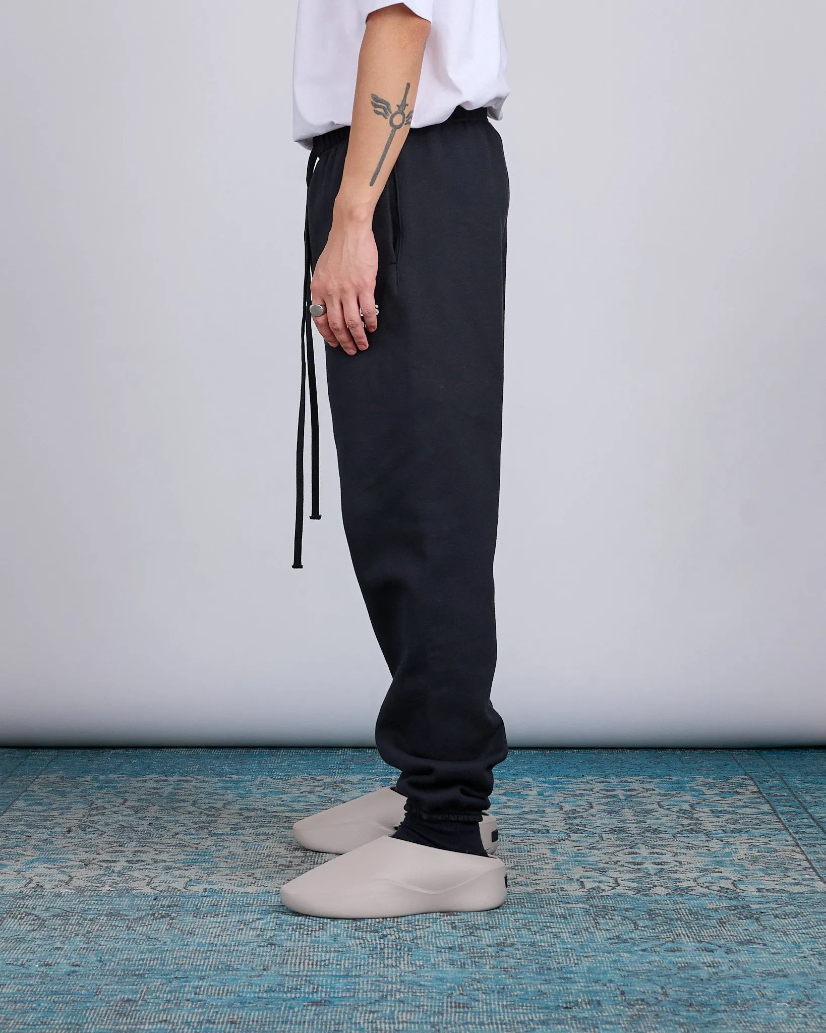 Fear of God Essentials Classic Sweatpant Bevel Jet Black
